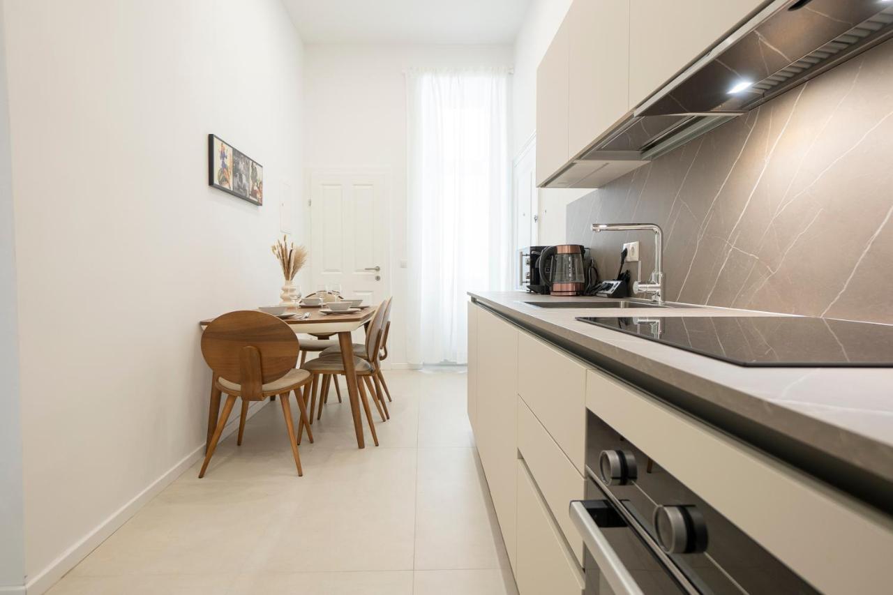 Fully Equipped, Renovated, Perfectly Located Flat *